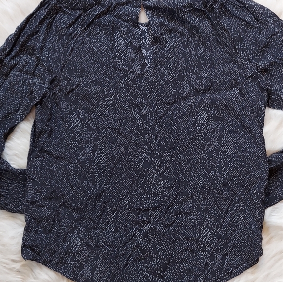 NWT Rails Roslyn Snake Print Long Sleeve Blouse Size XS - Picture 4 of 10